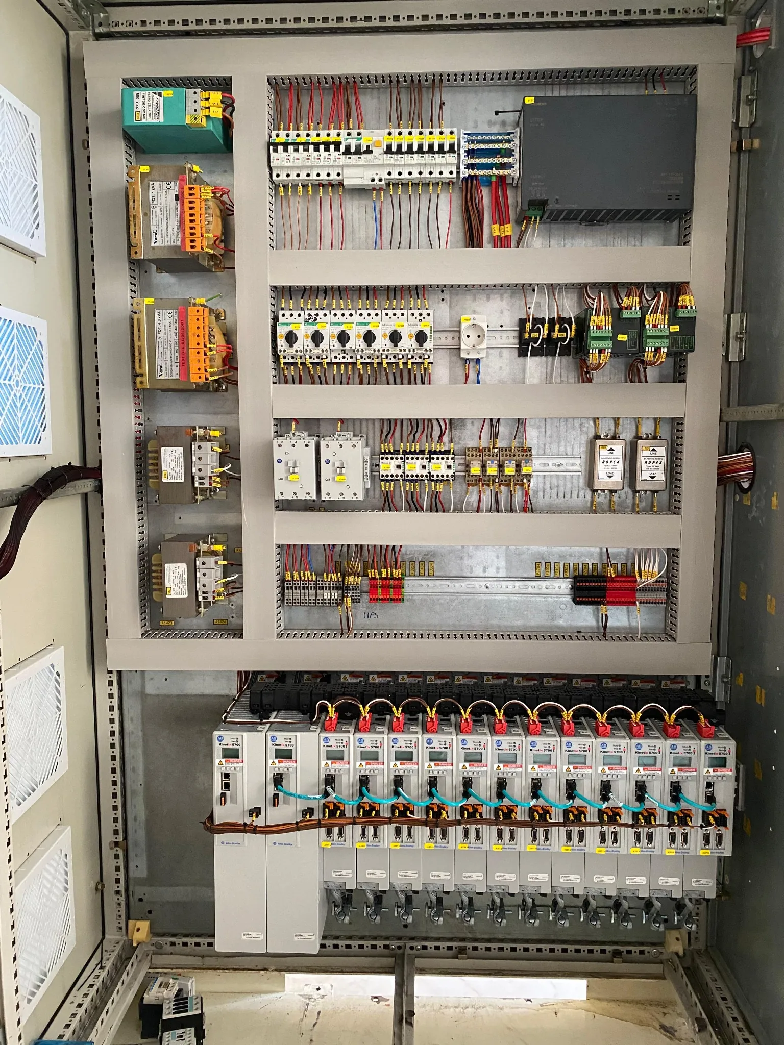 Kinetix 5700 servo sürücü panosu